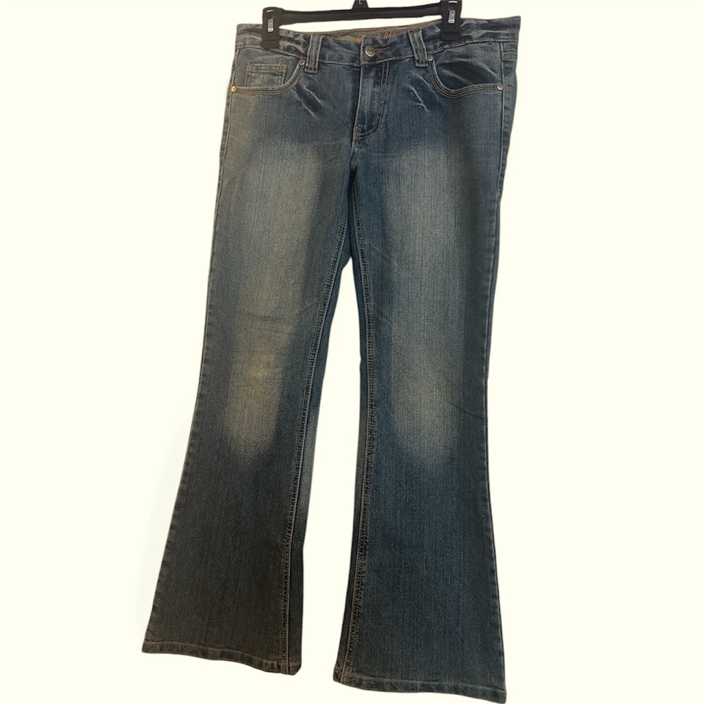 SWEET LIPS FLARE BOTTOM JEANS. NWOT